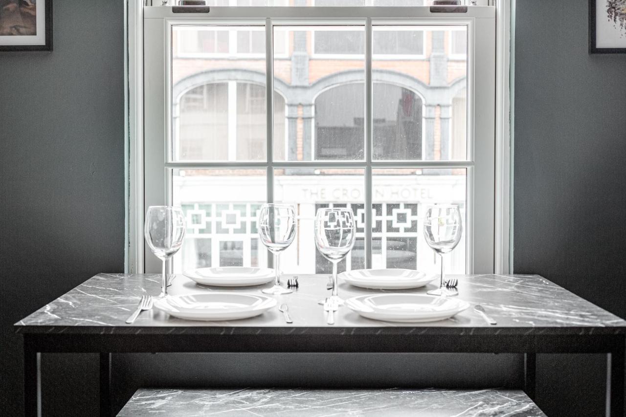 Homely 2 Beds Apt Up To 5 Guests-Wifi By Tent Serviced Apartments Chertsey Bagian luar foto
